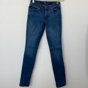 Women’s Gap Dark Wash Skinny Jeans - Size 27